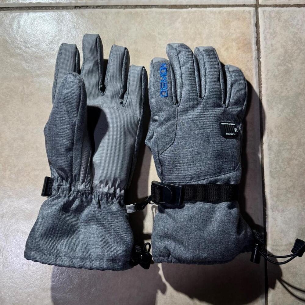 Demon gray and black snow gloves